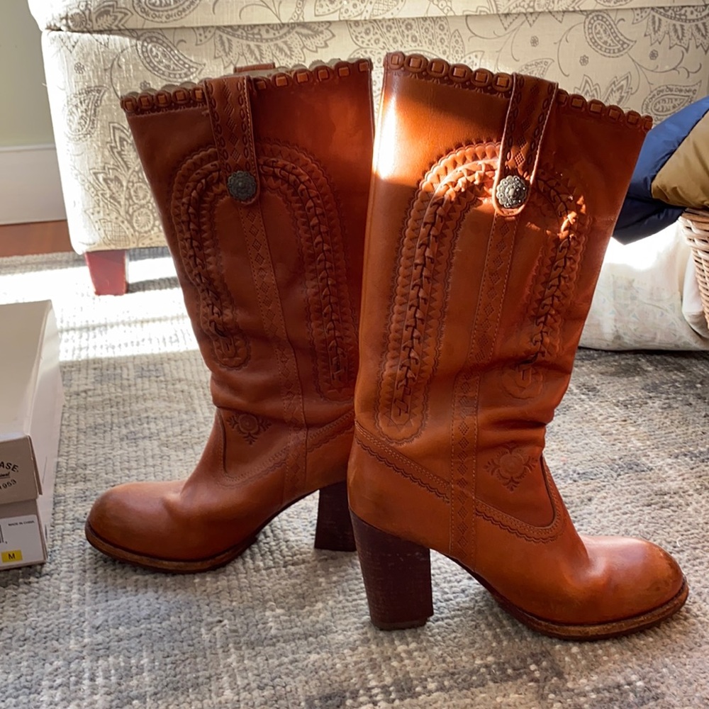 Cute tall boots with slight heel. Leather